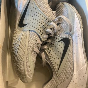Kyrie low 2 tb promo size 8.5 mens sneakers